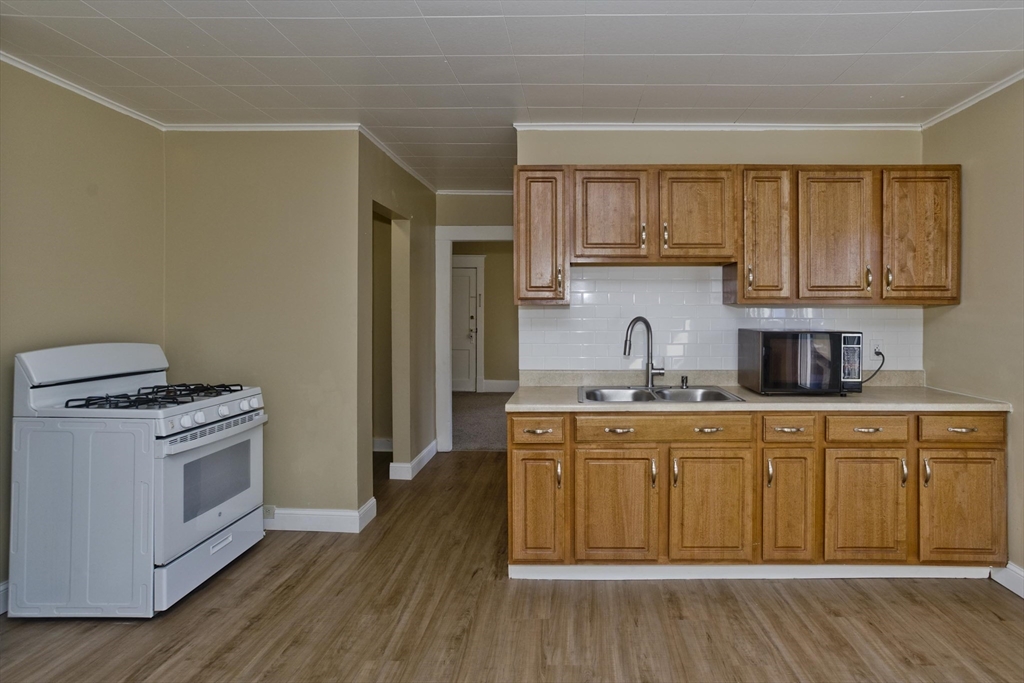 1196 Grattan, Chicopee, Massachusetts 01013