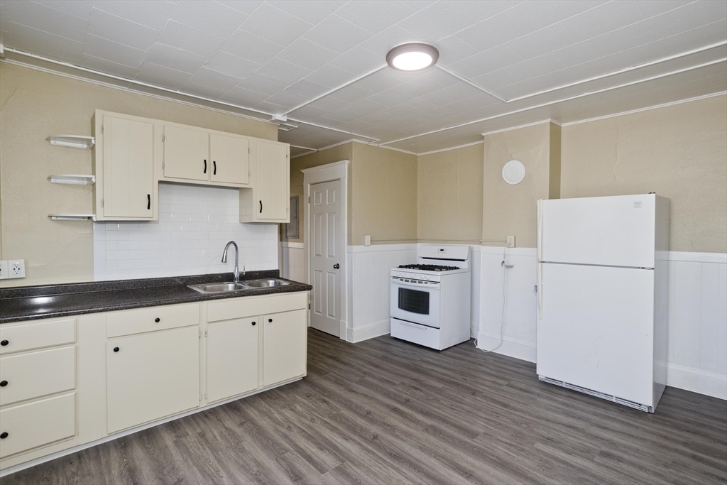 1196 Grattan, Chicopee, Massachusetts 01013