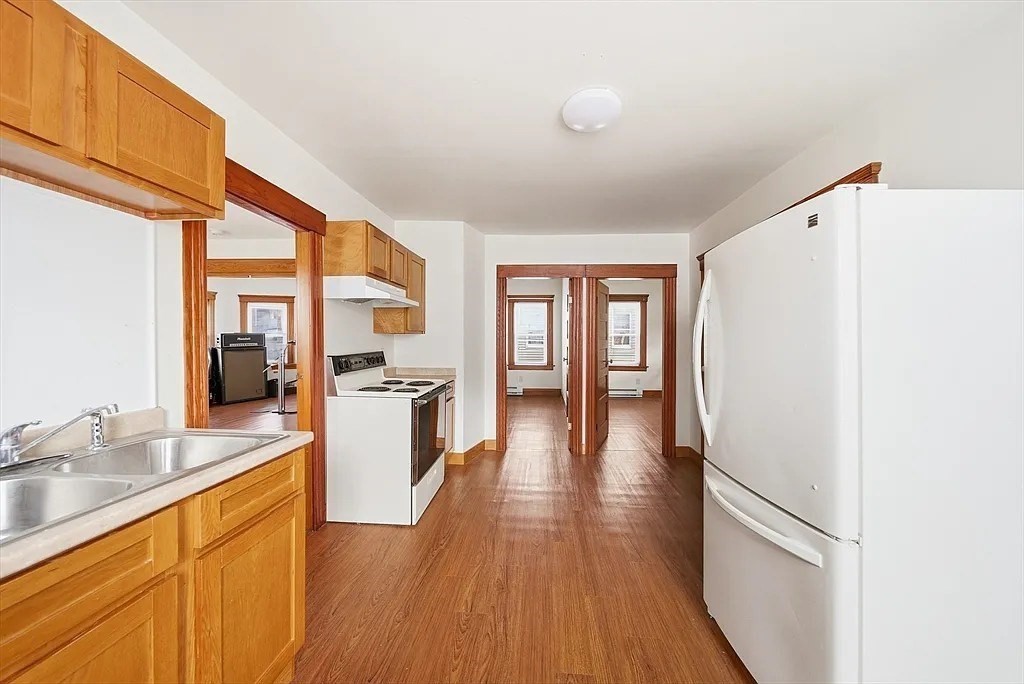 31 Whitcomb St, Webster, Massachusetts 01570