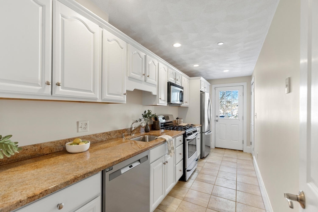 8 Common St, Stoneham, Massachusetts 02180