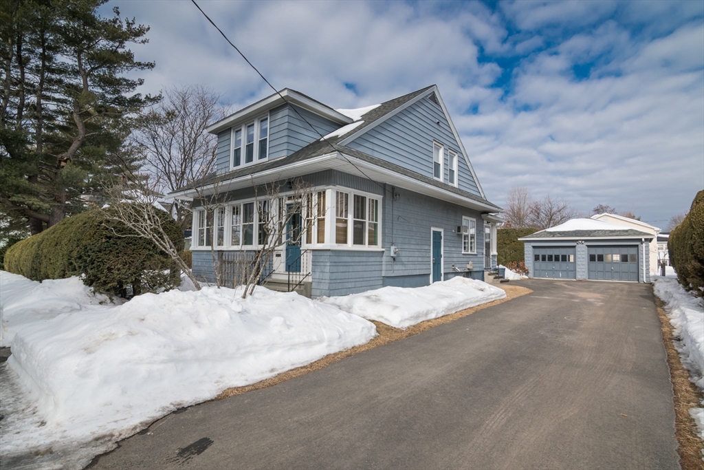 2 Oak St, Easthampton, Massachusetts 01027