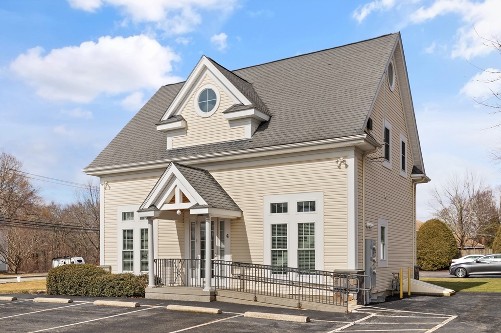 4 Broad St, Plainville, Massachusetts 02762