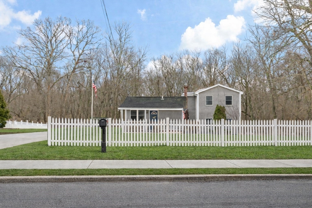 702 Arcade Avenue, Seekonk, Massachusetts 02771