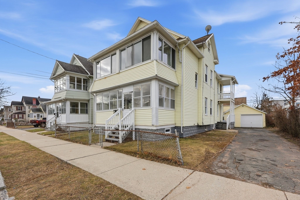 28-30 Cherrelyn St, Springfield, Massachusetts 01104