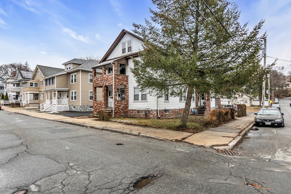 32-34 Magnolia St, Lawrence, Massachusetts 01841