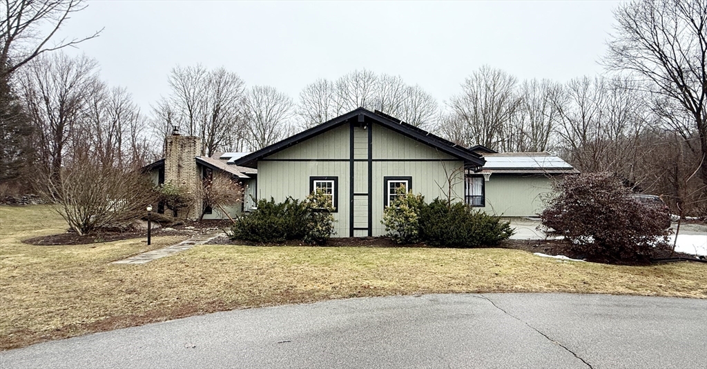 39 Lyons Rd, Dudley, Massachusetts 01571