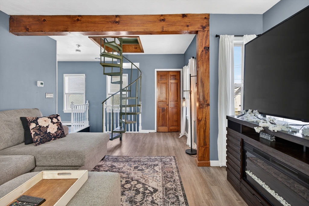 508-510 Lakeview Ave, Lowell, Massachusetts 01850