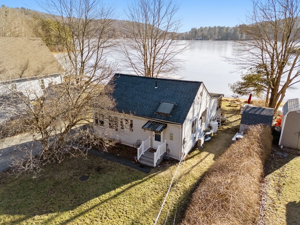 8 Lakeshore Dr, Holland, Massachusetts 01521