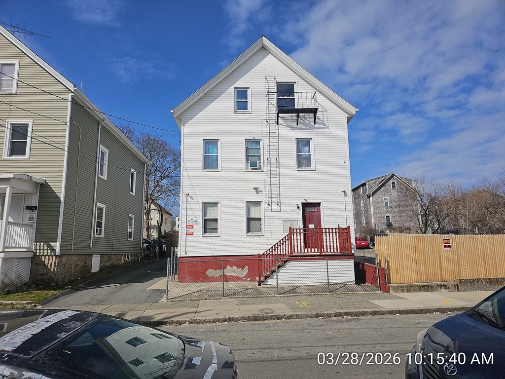 1427 Pleasant St, New Bedford, Massachusetts 02740