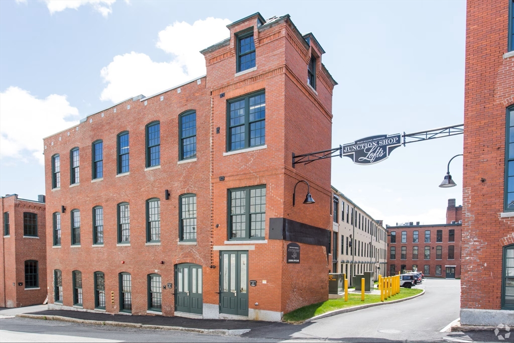 64 Beacon Street, Worcester, Massachusetts 01608