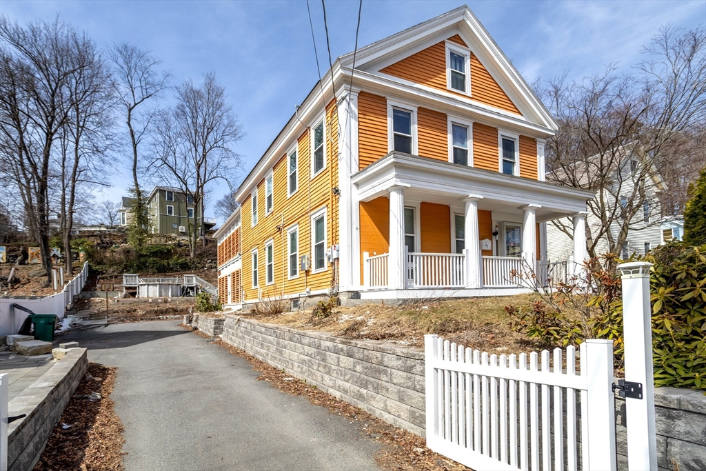 90 Mechanic St, Fitchburg, Massachusetts 01420