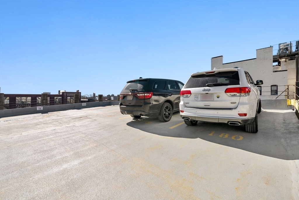 425 Newbury St, Boston, Massachusetts 02115