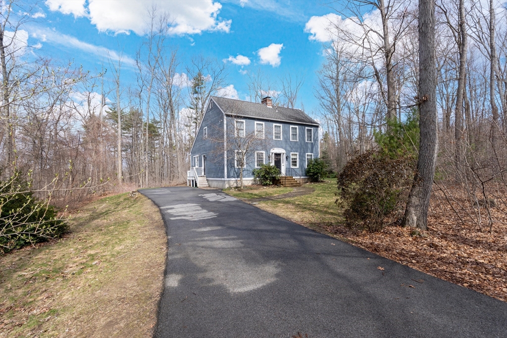6 Walker Pond Rd, Sturbridge, Massachusetts 01566