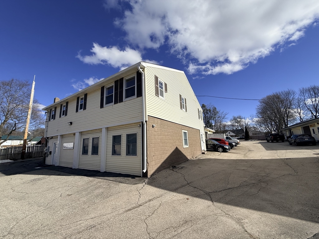 9-R Short St, Worcester, Massachusetts 01604