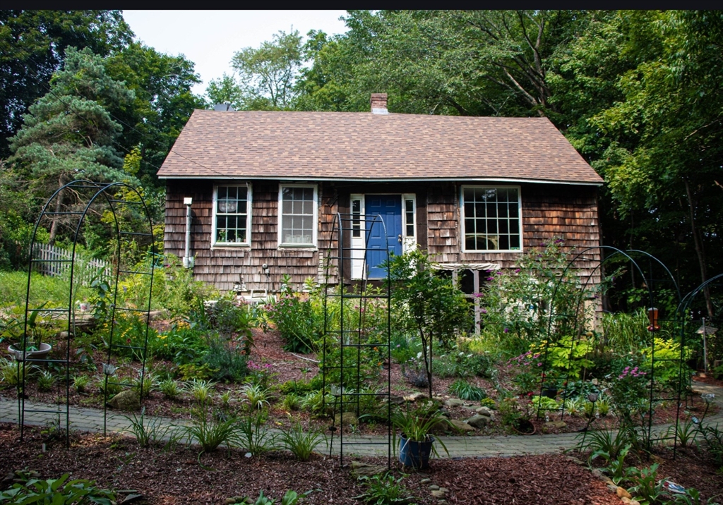 10 Bates Hl, Sturbridge, Massachusetts 01518