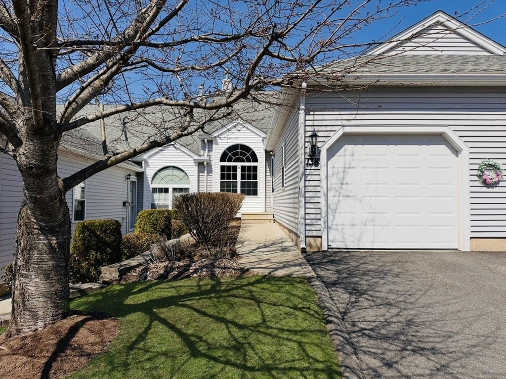 138 Brookfield Ln, Agawam, Massachusetts 01001