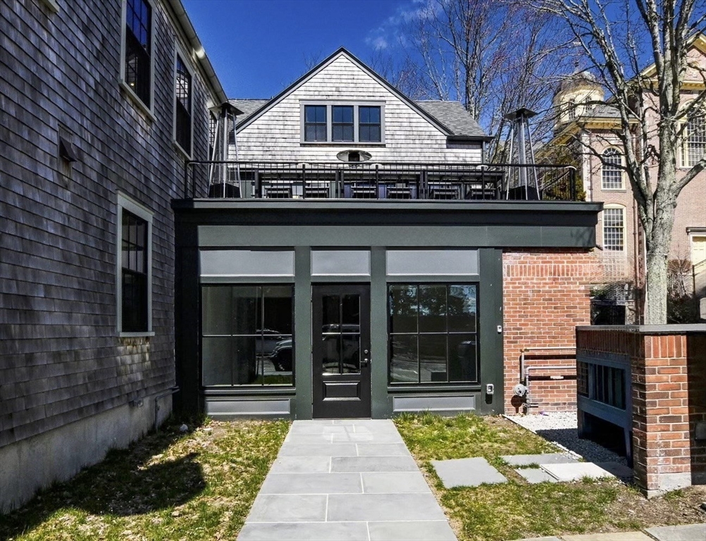 1 Johnny Cake Hill, New Bedford, Massachusetts 02740