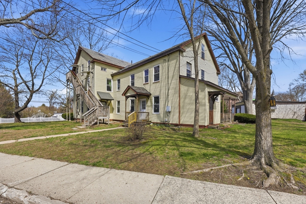 17 Adams St, Easthampton, Massachusetts 01027