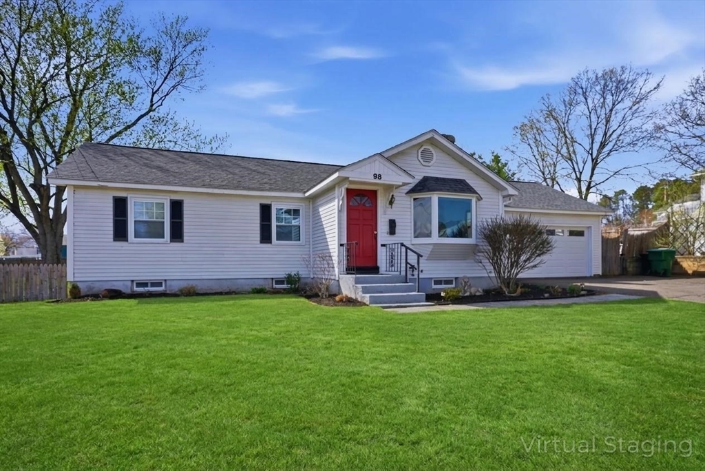 98 Greenpoint Cir, Chicopee, Massachusetts 01020