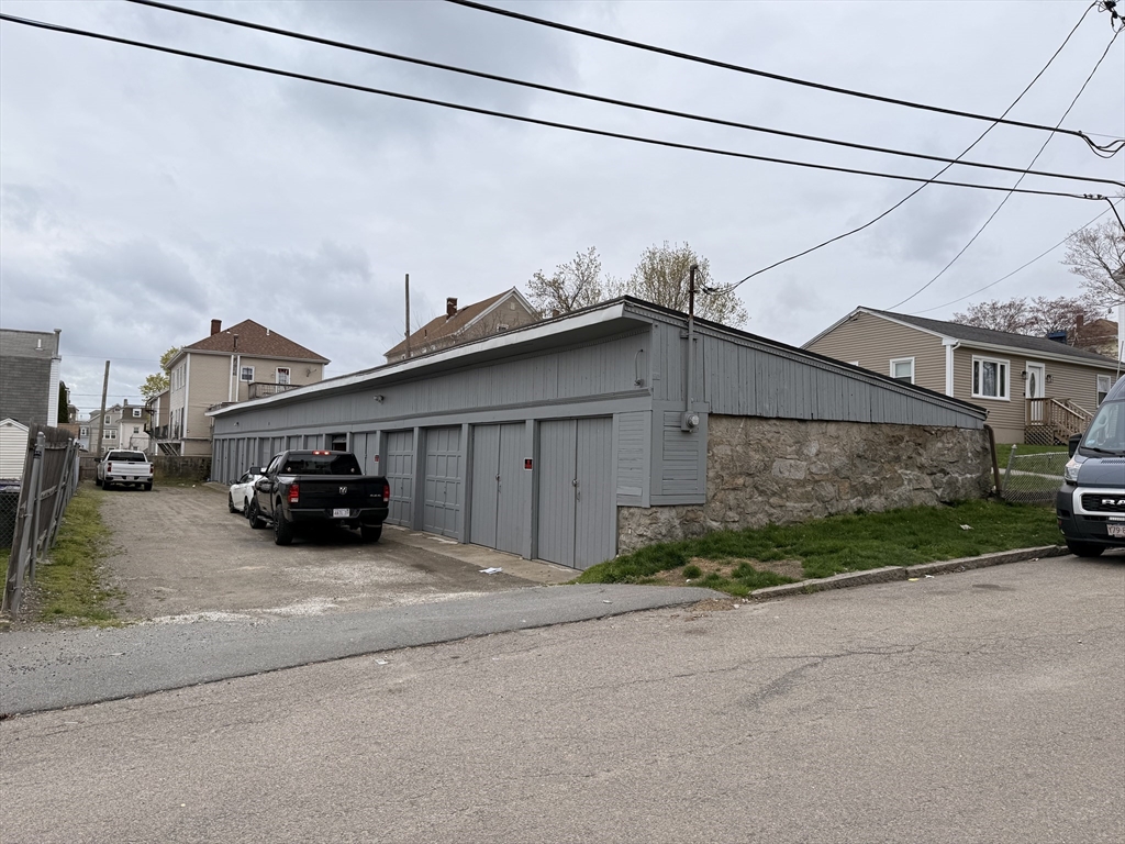 86 Crawford Street, Fall River, Massachusetts 02724