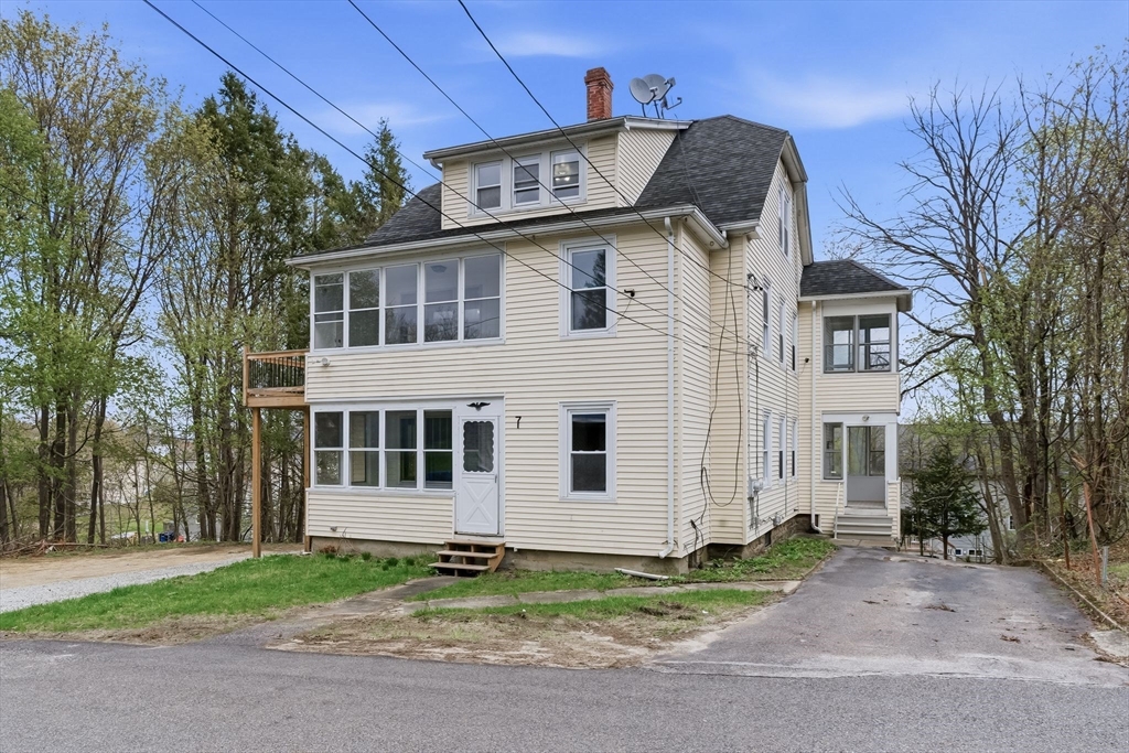 7 Third Avenue, Dudley, Massachusetts 01571
