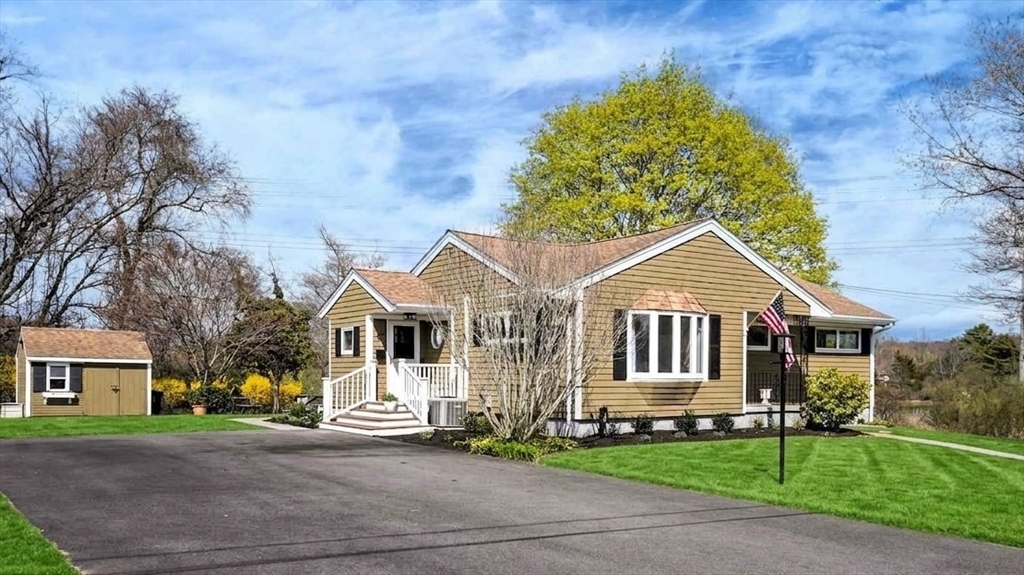 67 Montgomery Rd, Swansea, Massachusetts 02777