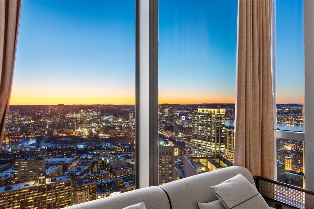 1 Dalton, Boston, Massachusetts 02115