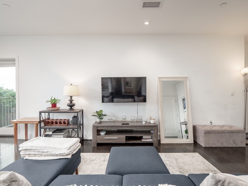 2 West 6th St., Boston, Massachusetts 02127