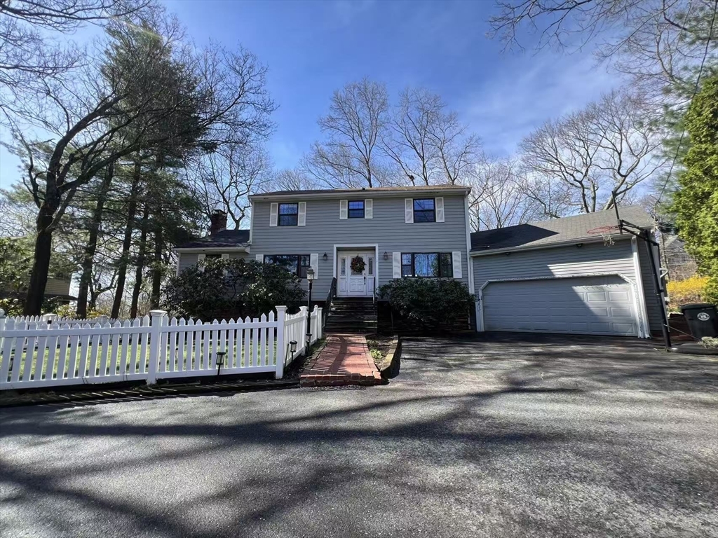 2 Blueberry Hill Ln, Arlington, Massachusetts 02474
