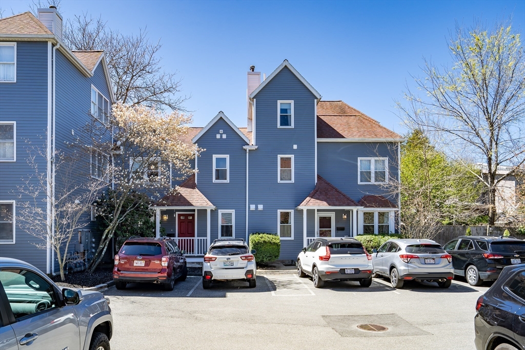 17 Bolton St, Somerville, Massachusetts 02143