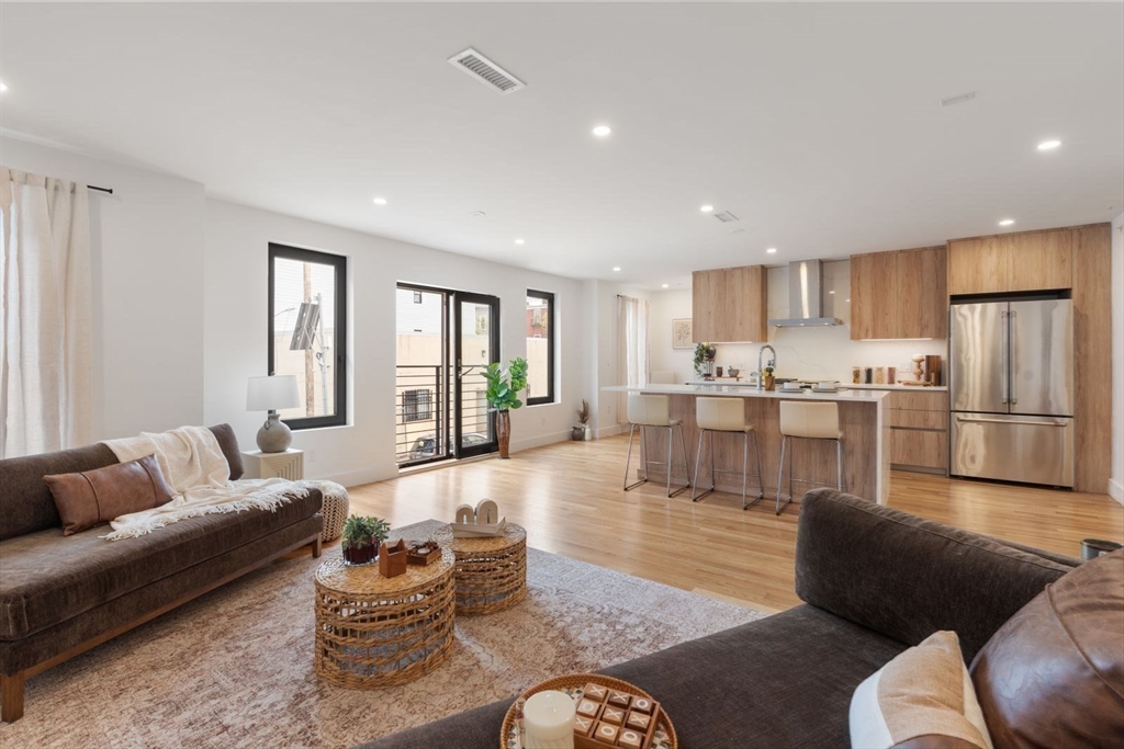 6 Gen Devine Wy, Boston, Massachusetts 02127