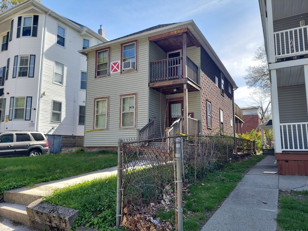 63 Charlotte St, Worcester, Massachusetts 01610