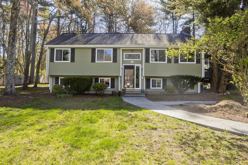 23 Roger Belanger Dr, Bellingham, Massachusetts 02019