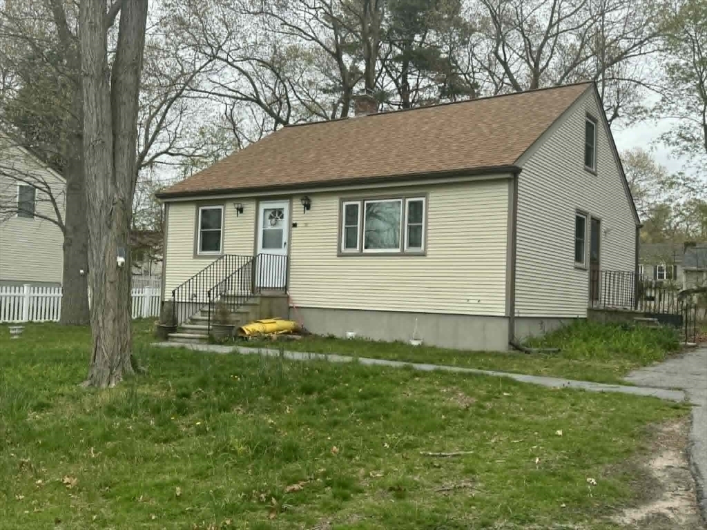 16 Assonet Blvd, Freetown, Massachusetts 02702