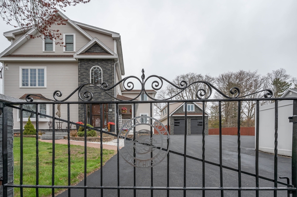 49 Beach Rd, Salisbury, Massachusetts 01952