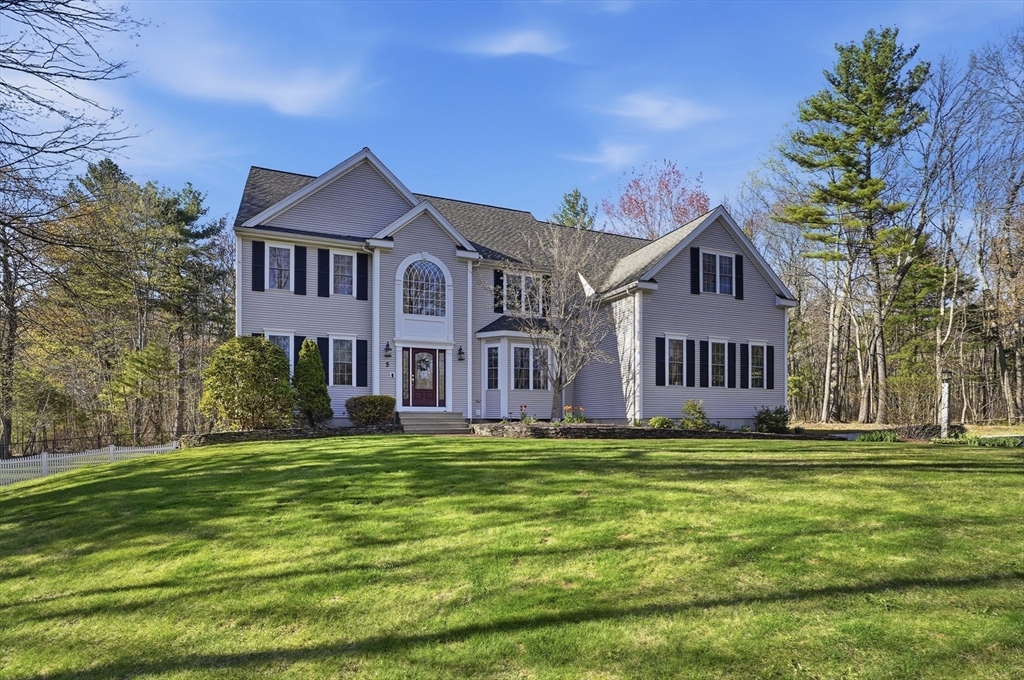 5 Nelson Court, Mendon, Massachusetts 01756