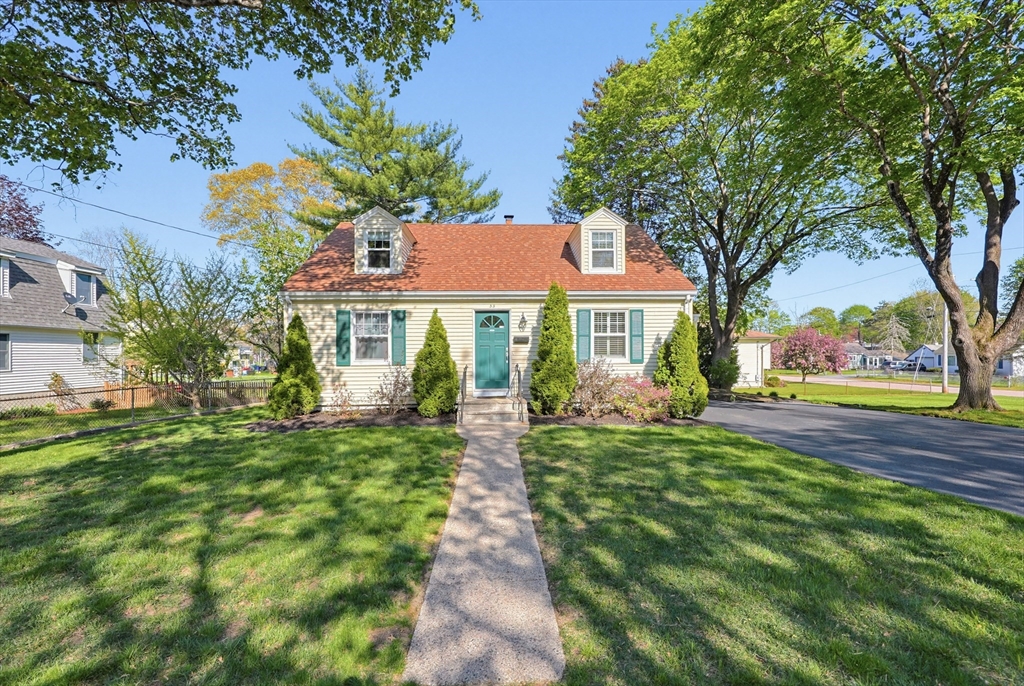 35 Interval Ave, Attleboro, Massachusetts 02703