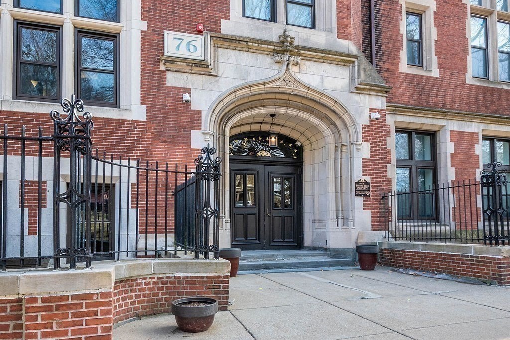 76 Elm St, Boston, Massachusetts 02130