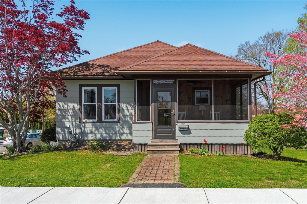 4263 Acushnet Ave, New Bedford, Massachusetts 02745