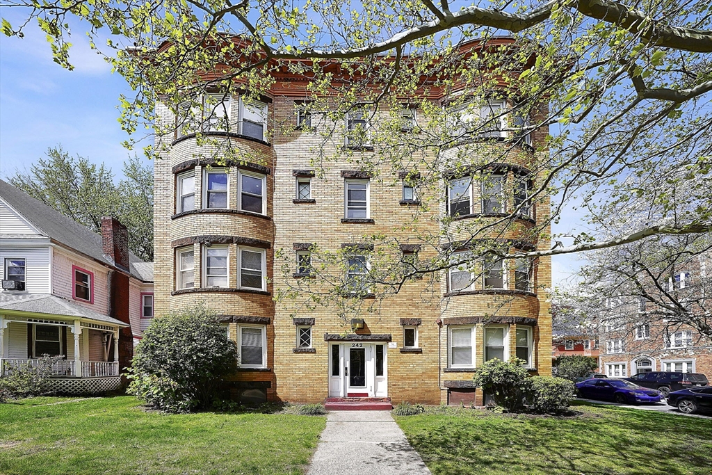 242 Fort Pleasant Ave, Springfield, Massachusetts 01108