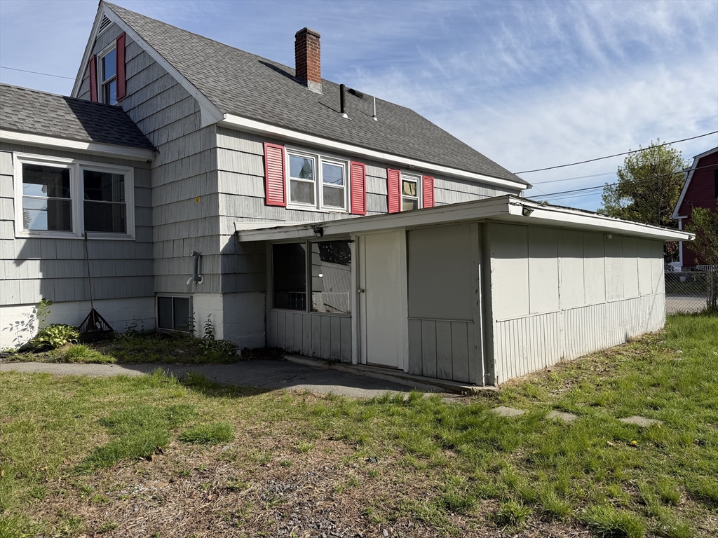 89 Bunker Hill Ave, Lowell, Massachusetts 01850
