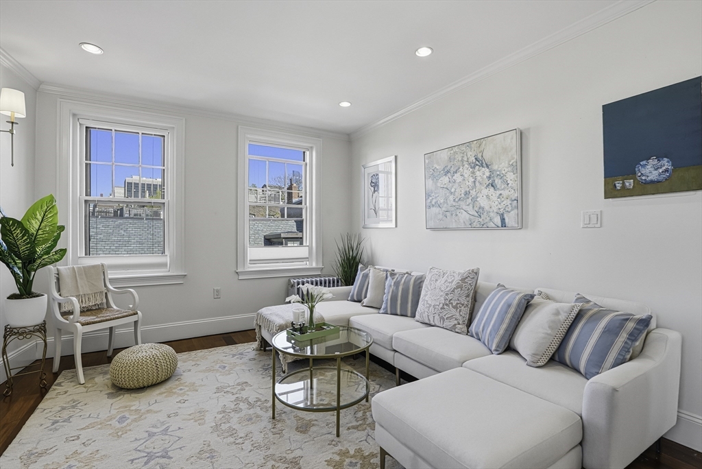 76 W Cedar St, Boston, Massachusetts 02114