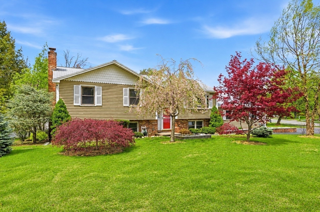 2 Sandspur Ln, North Reading, Massachusetts 01864