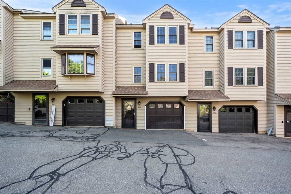 205 Morgan Dr, Haverhill, Massachusetts 01832