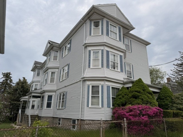 76 Globe St, Fall River, Massachusetts 02724