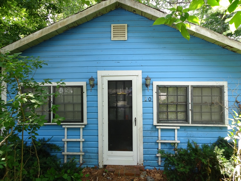 20 Thirteenth Ave, Halifax, Massachusetts 02338