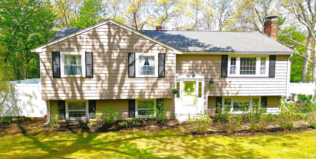 31 Lantern Lane, Plymouth, Massachusetts 02360