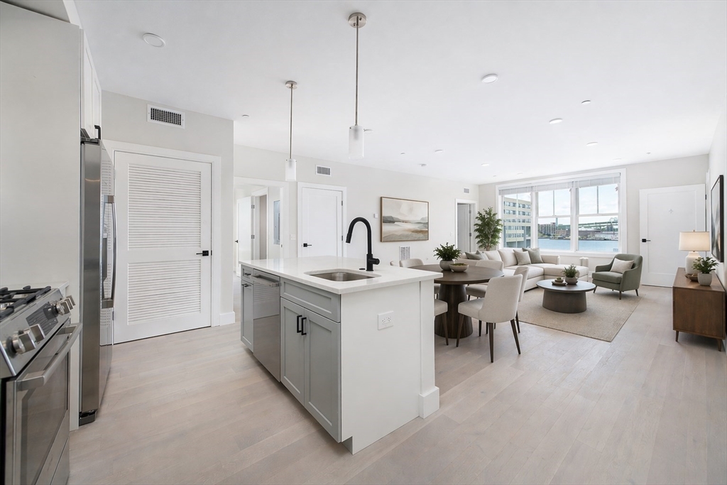 425 Border St, Boston, Massachusetts 02128