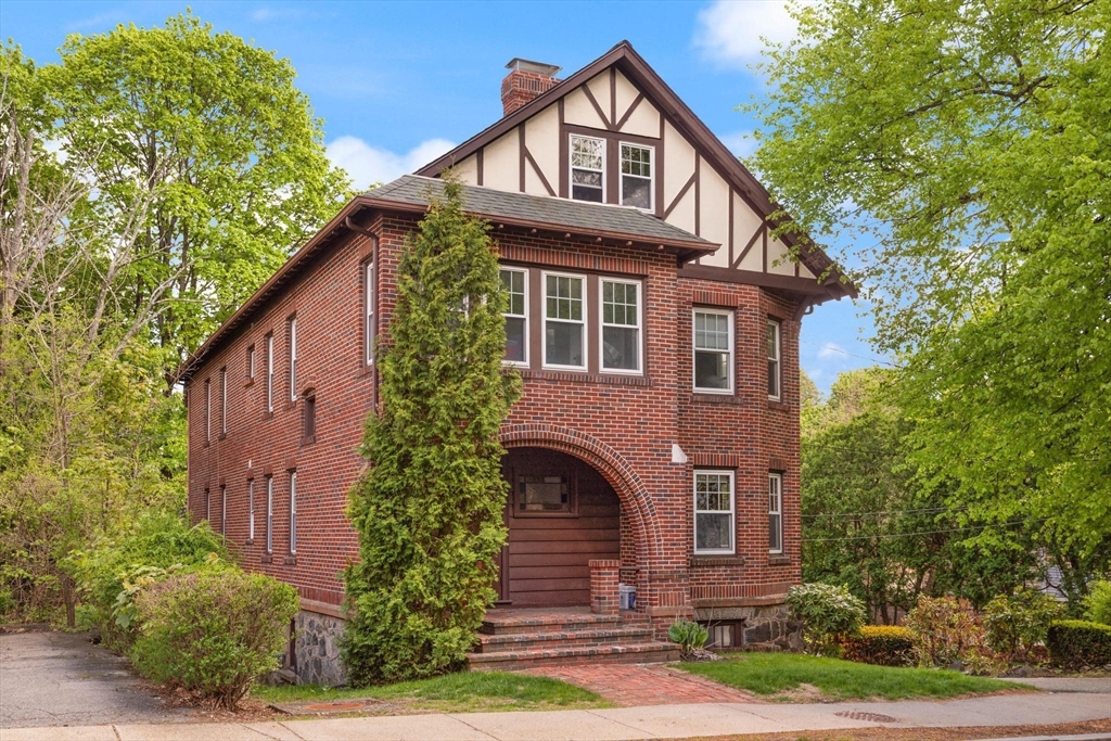 47 Park Ave Ext, Arlington, Massachusetts 02474