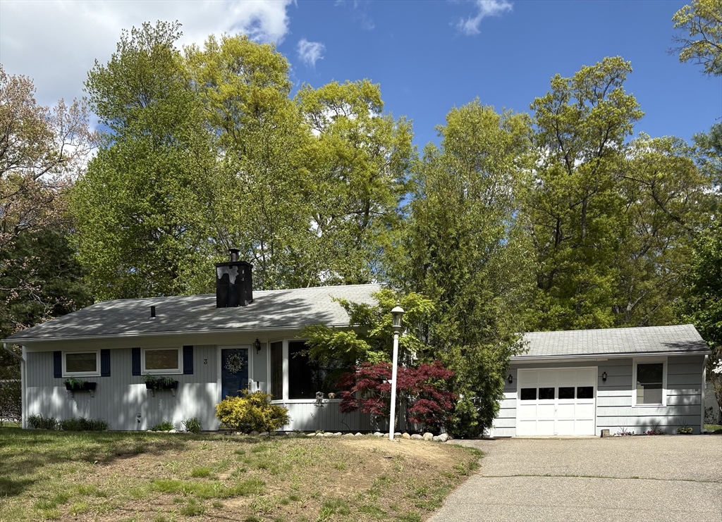 3 Crestwood Ave, Plainville, Massachusetts 02762